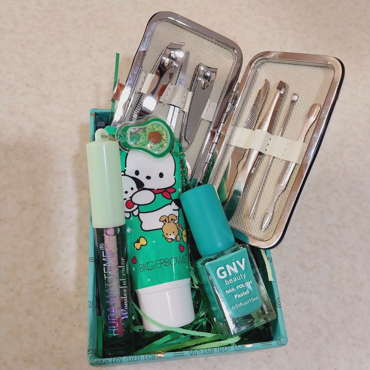 پک و جعبه کادو لوازم آرایش سبز | هدیه خاص و لاکچری برای خانم‌ها