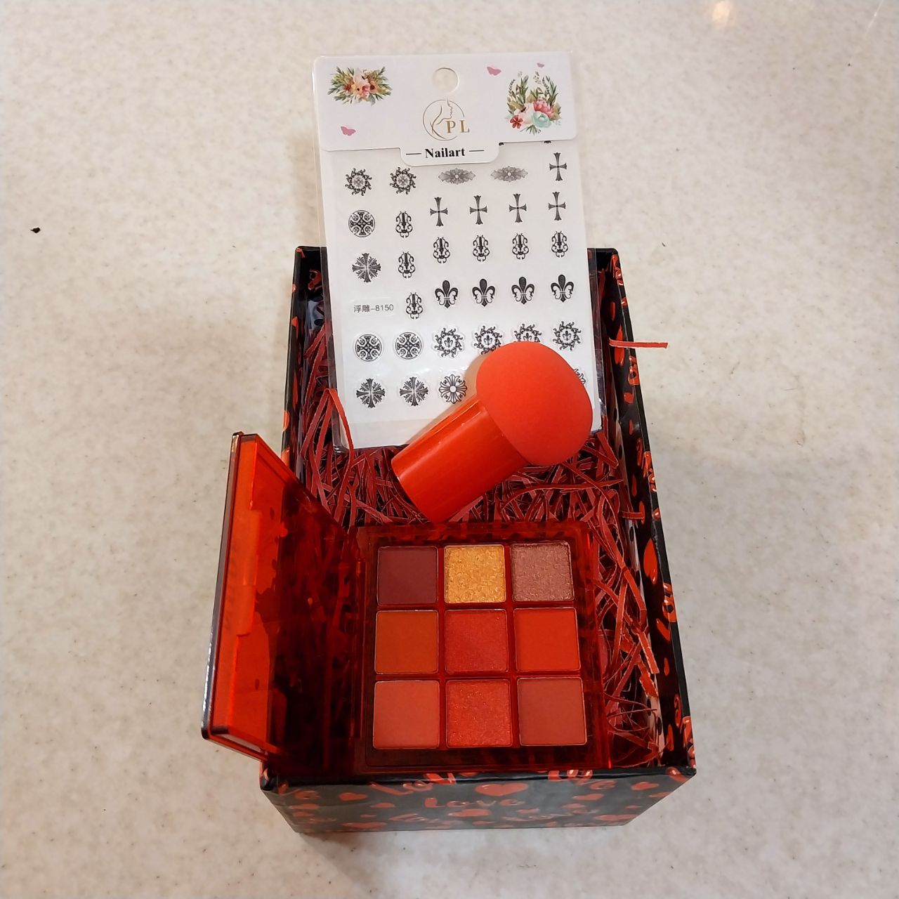 پک و جعبه کادو لوازم آرایش قرمز | هدیه خاص و لاکچری برای خانم‌ها