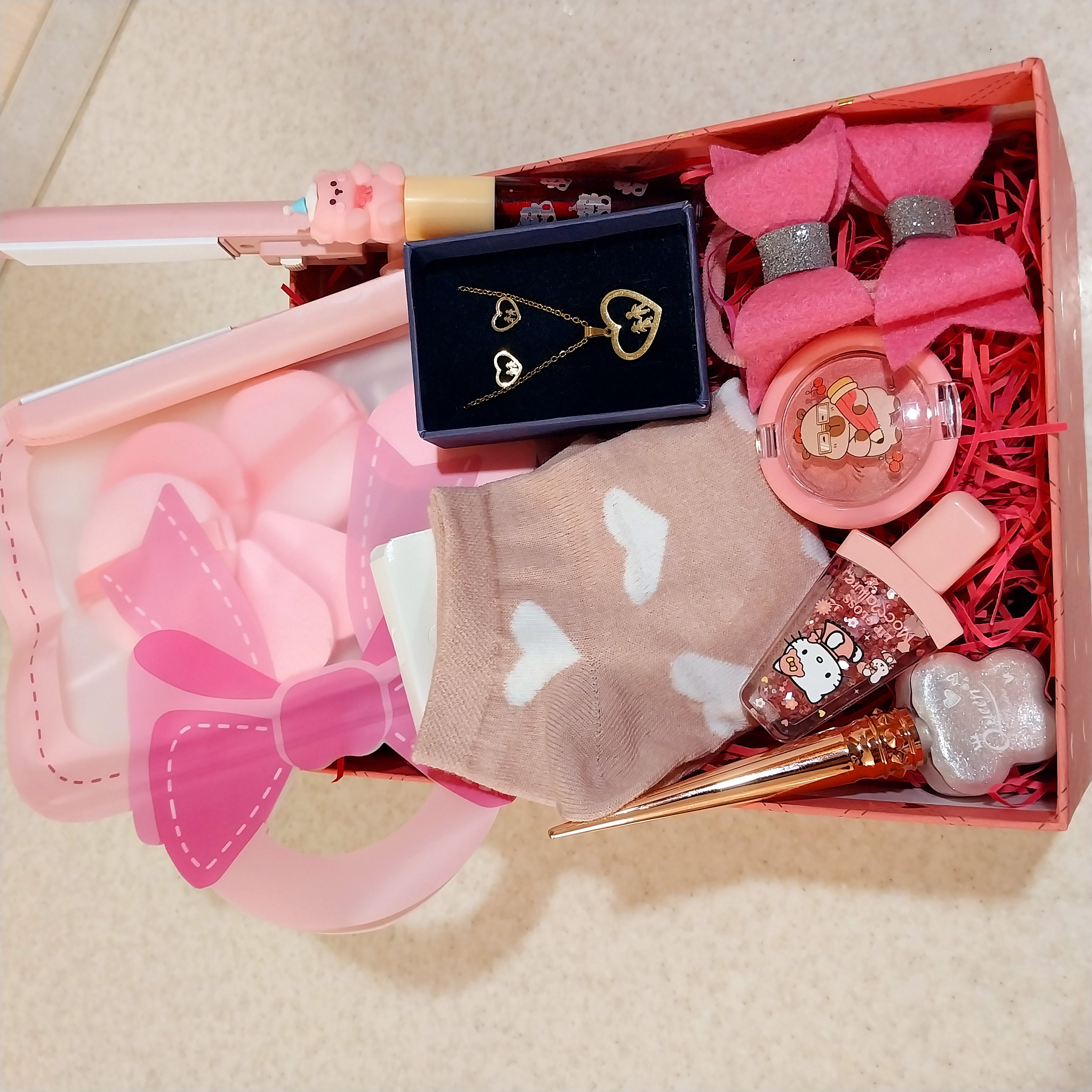 باکس هدیه لوازم آرایشی تولد و ولنتاین صورتی لاکچری