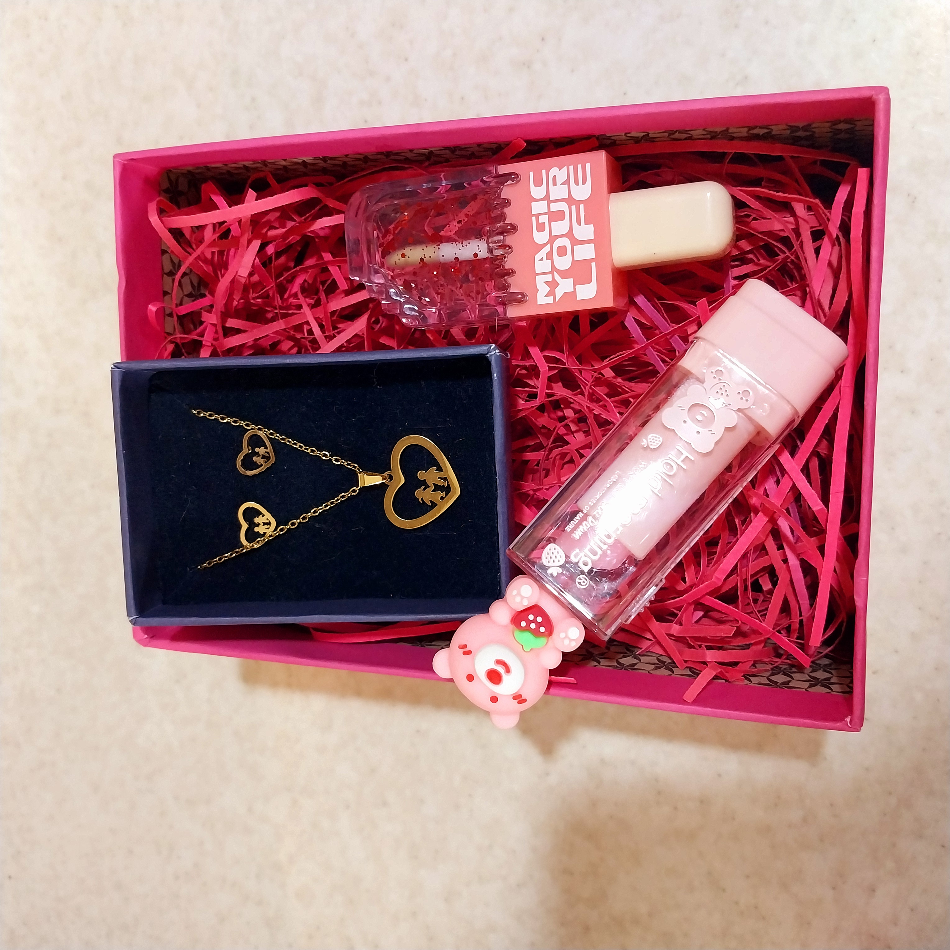 باکس هدیه لوازم آرایشی تولد و ولنتاین صورتی لاکچری